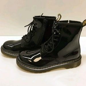 Dr. Martens DELANEYY Zipper Black Patent Leather
